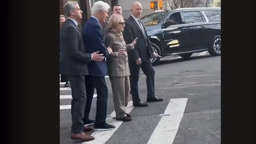 Momente de tensiune în plină stradă între Bill și Hillary Clinton! Foto/Captură video
