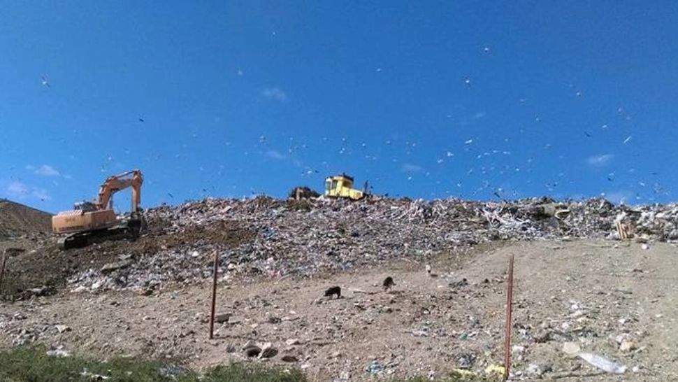 Gropi ilegale de deșeuri descoperite în Timiș