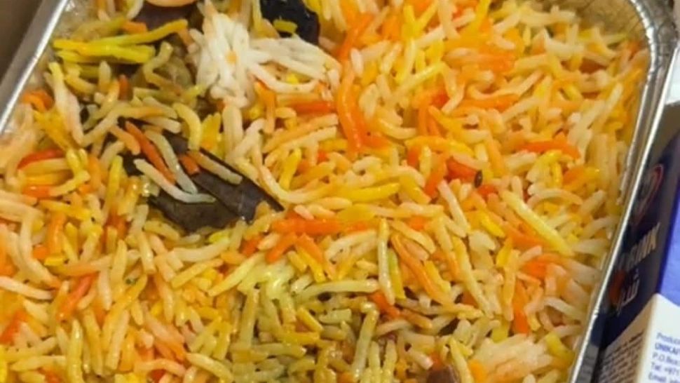 Mâncarea primită de turiștii blocați în Dubai. Sprijin oferit de autorități în plină criză din Orientul Mijlociu