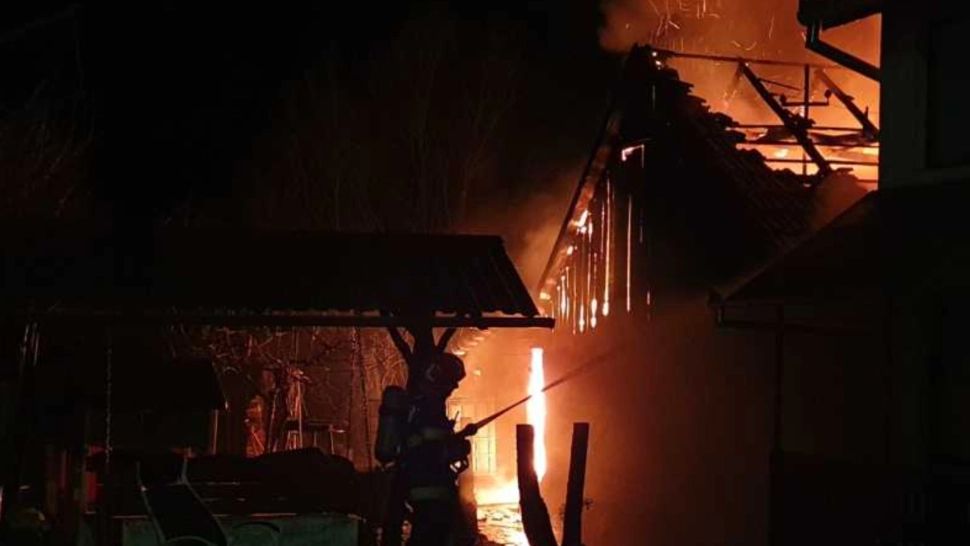 Incendiu într-o gospodărie din Zalău. FOTO: ISU