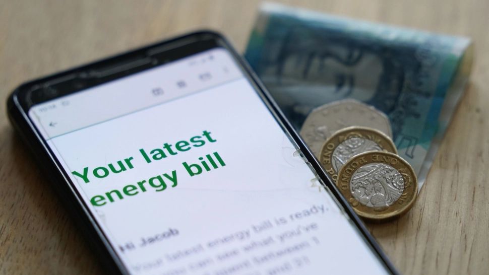 Românii din Marea Britanie, loviți în plin de criza energiei. Facturile de electricitate sar în aer, estimările sunt de coșmar