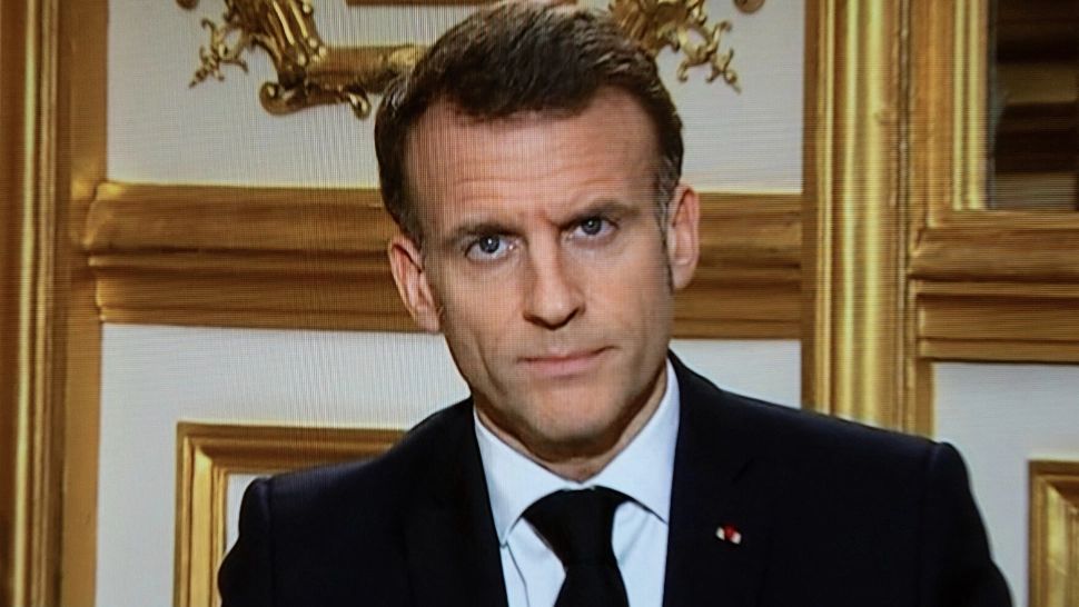 Emmanuel Macron merge în Cipru după atacul cu dronă.