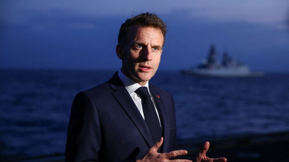 Emmanuel Macron la bordul navei amiral a Franței (Profimedia)