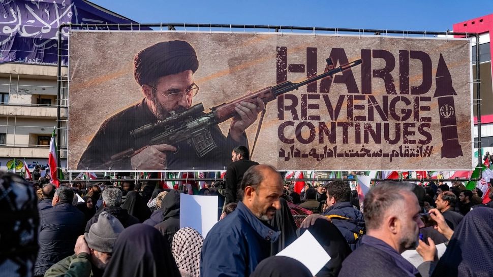Iranienii îl prezintă pe noul lider drept conducătorul răzbunător (Profimedia)