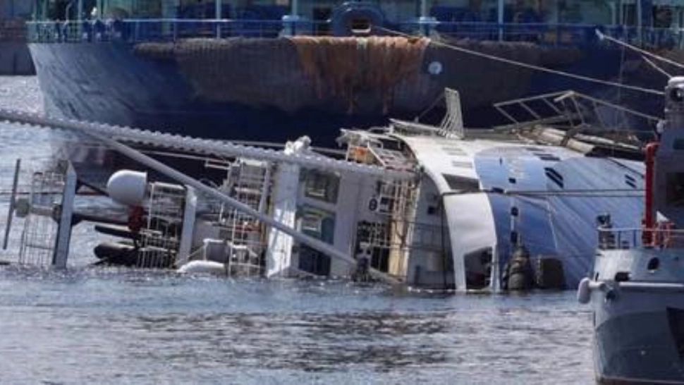 A fost reluată căutarea marinarilor dispăruți după scufundarea remorcherului „Astana” în Portul Midia