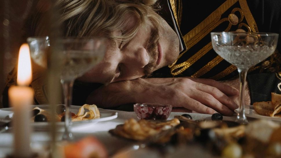 Care este cauza ce produce somnolență după masă și ce trebuie să faci pentru a evita această afecțiune