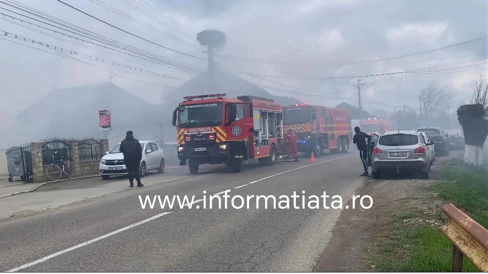 Incendiu puternic într-o gospodărie din Suceava. Pompierii au intervenit de urgență
