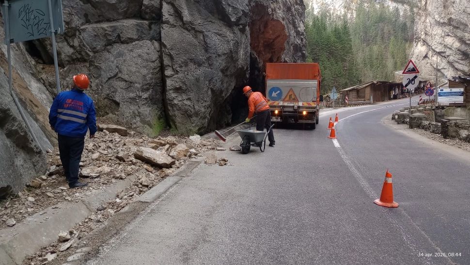 Căderi de pietre în Cheile Bicazului/Prefectura Neamț