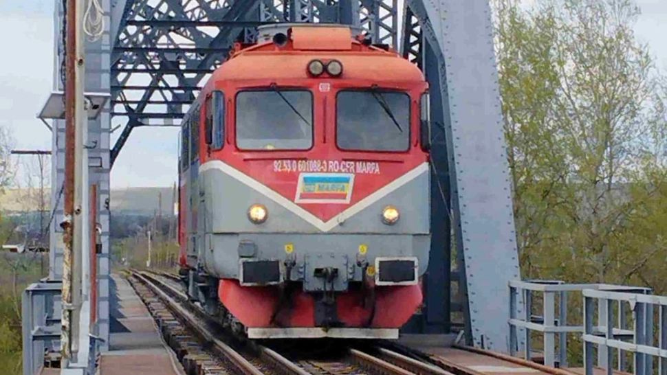 Prima locomotivă CFR pe cale ferată normală a trecut Prutul - FOTO