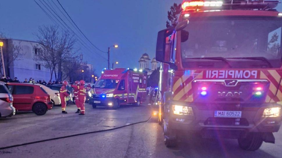 Plan Roșu de Intervenție activat în Constanța: incendiu masiv într-un bloc. 9 victime, la spital, între care trei copii