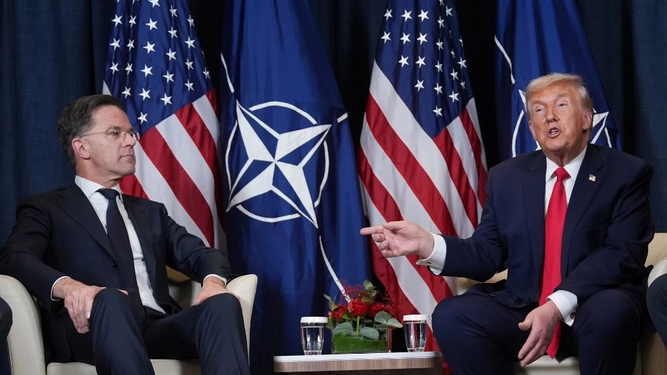 Mark Rutte și Donald Trump (foto: profimedia)
