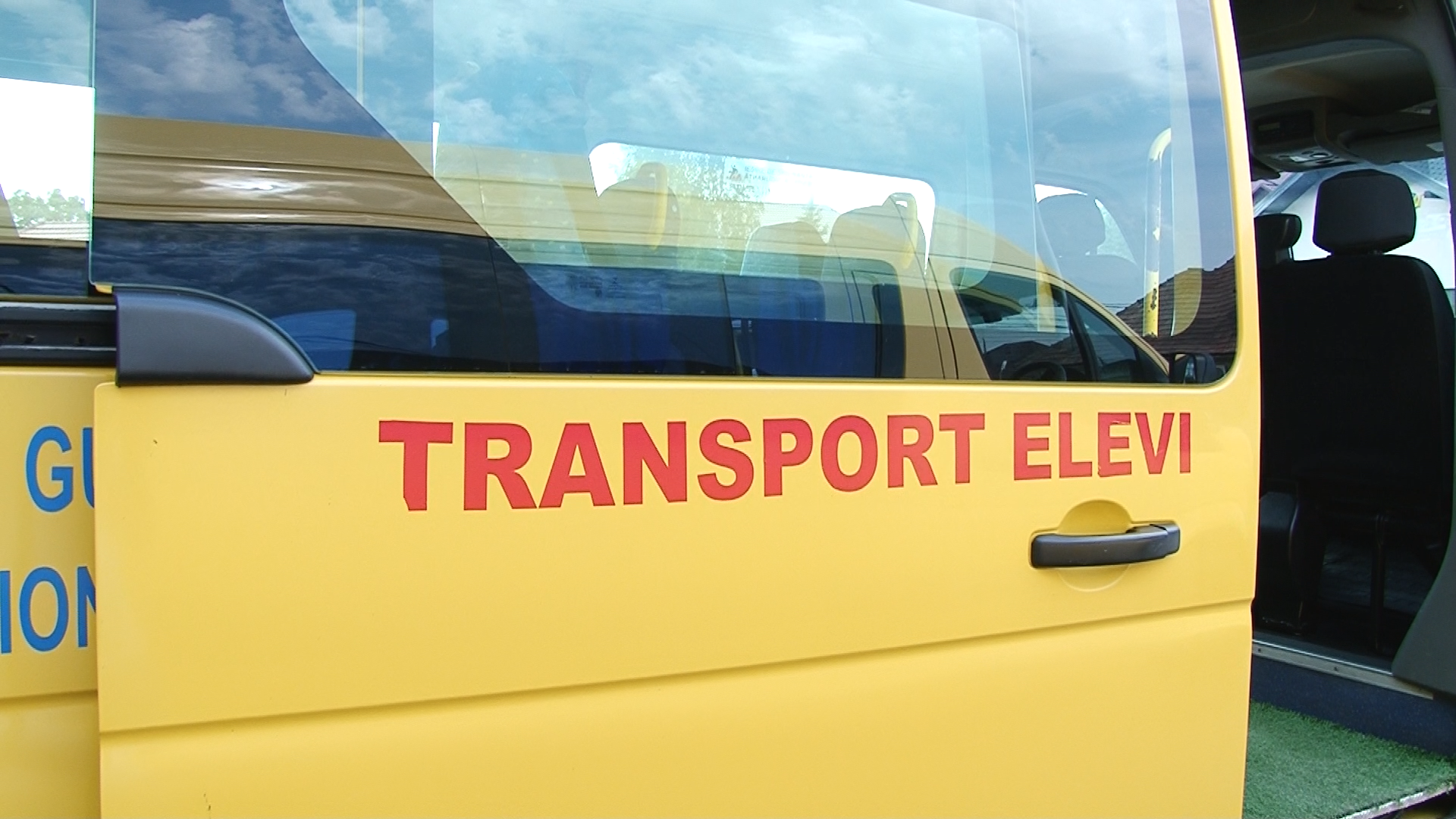 Microbuz transport școlar