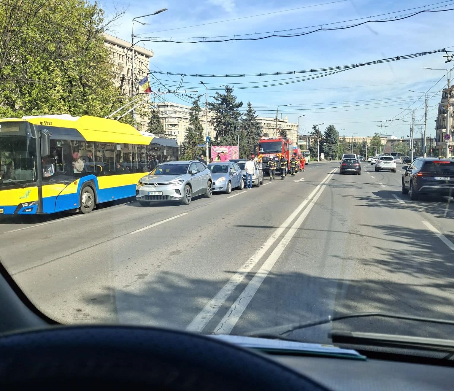 Accident în centrul Ploieștiului. Patru mașini implicate, trei oameni răniți. Foto/OrașulPloiești