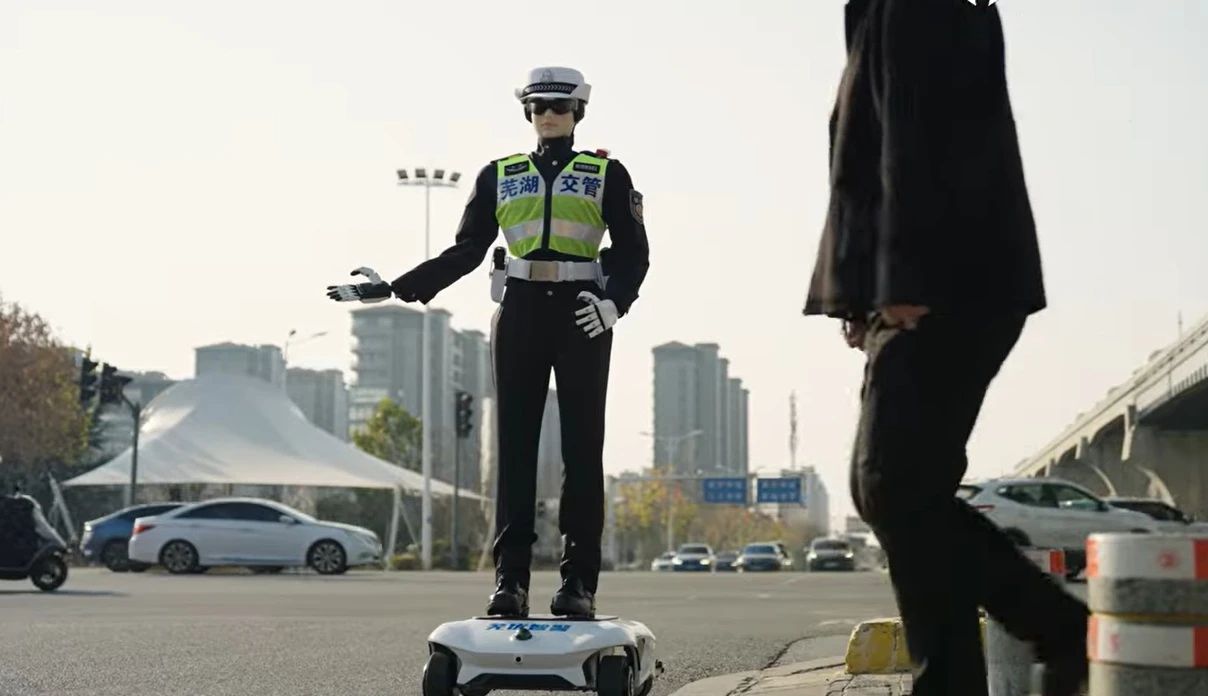 Polițiștii rutieri, înlocuiți de roboți AI în intersecții