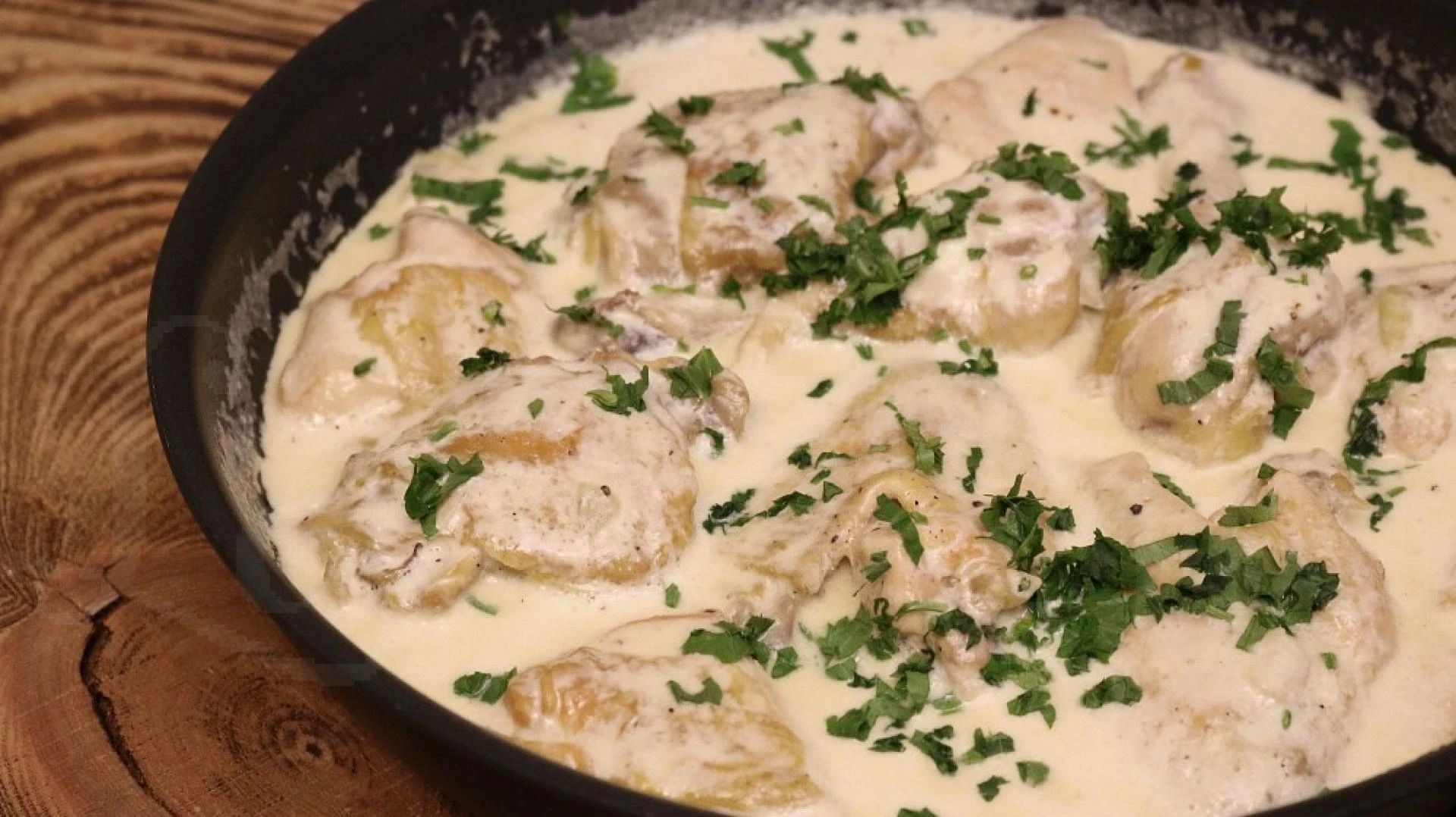  Pui cu smântână și usturoi 