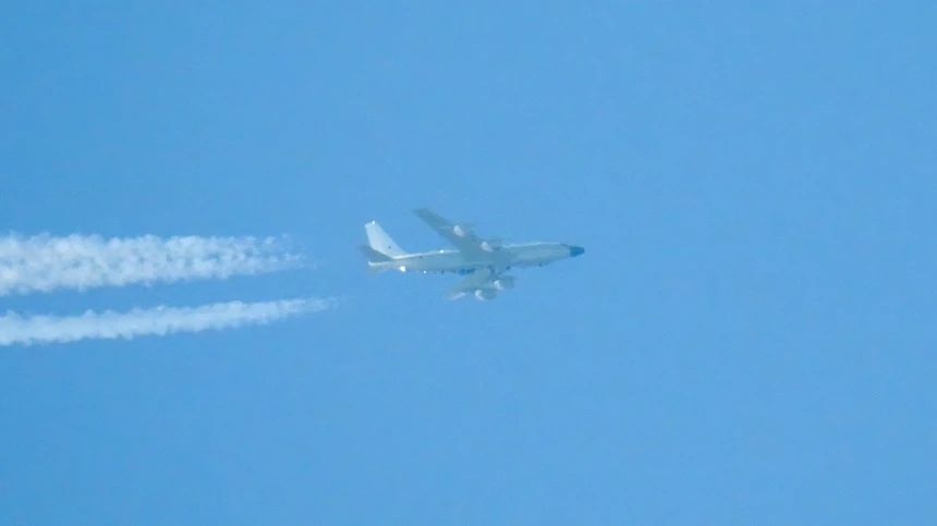 Avion de spionaj