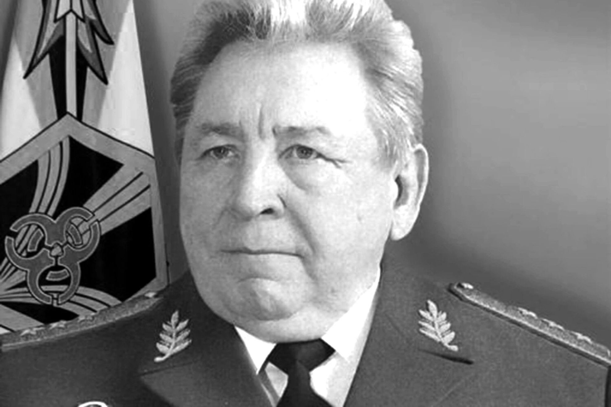 General rus de top, găsit mort în casă