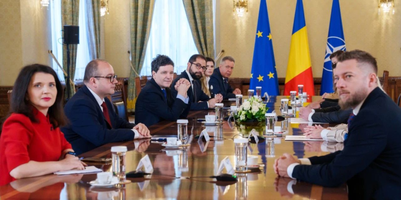 Nicușor Dan alături de reprezentanții Grup Pace. Foto/Președinția