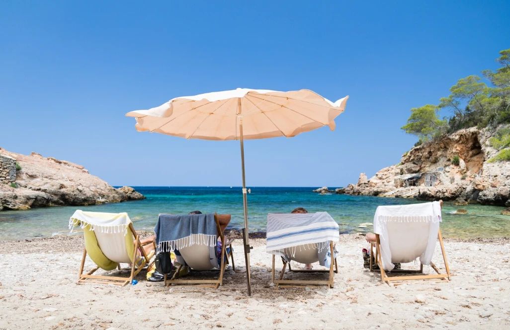 Insula din Grecia care a devenit paradisul turiștilor