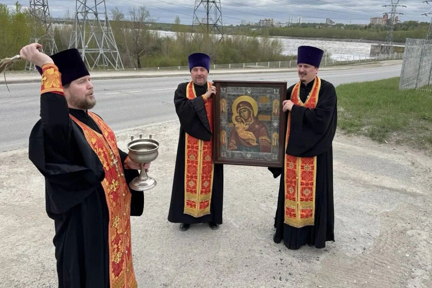 Preoții ruși organizează slujbe religioase speciale. Foto: meduza.io