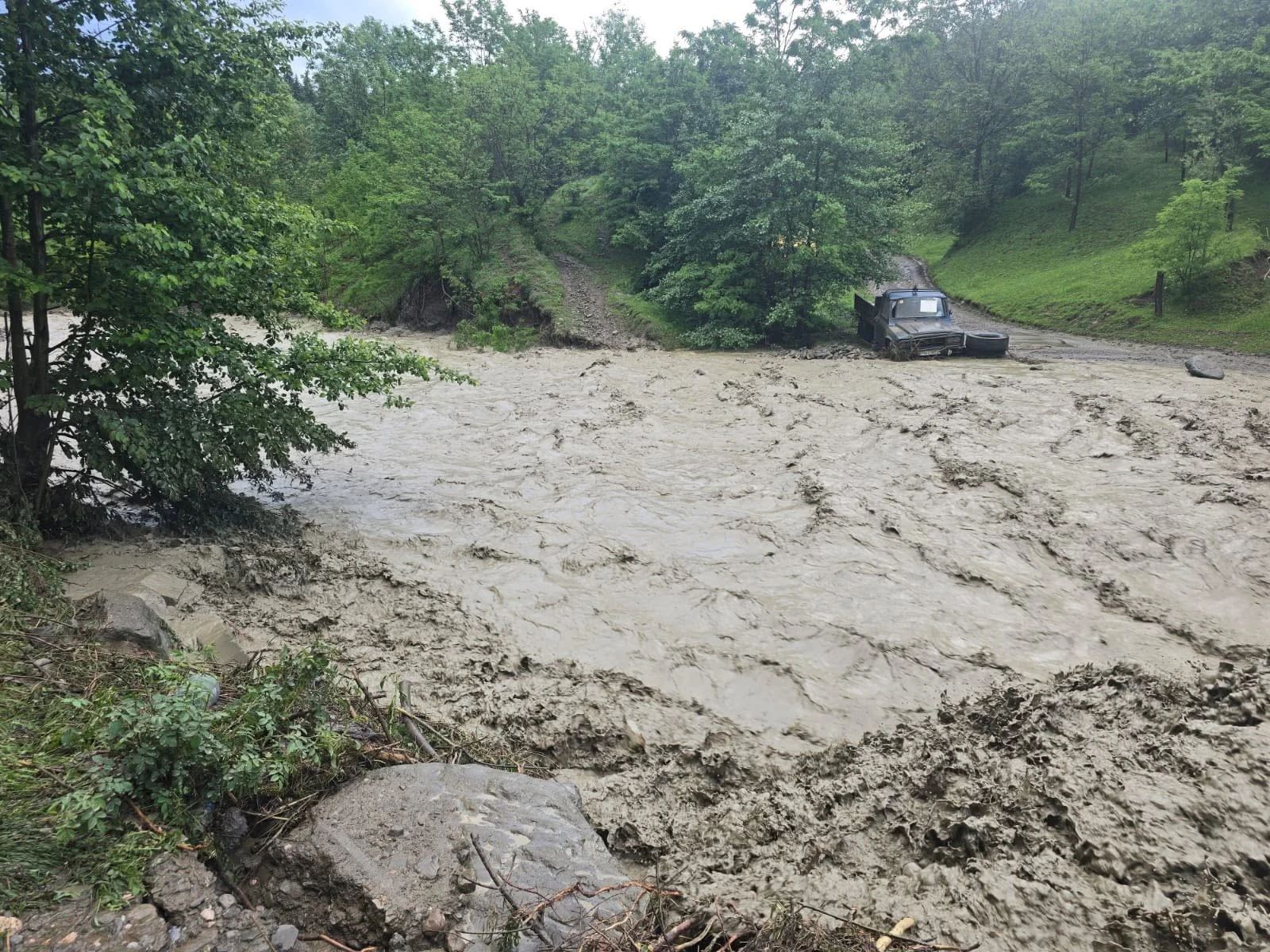 Inundatii devastatoare in judetul Prahova (Ziarul Prahova)