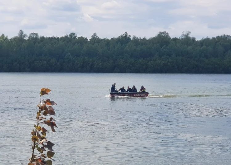 Intervenție de urgență după ce o persoană ar fi dispărut în lac. Foto: FocusPress