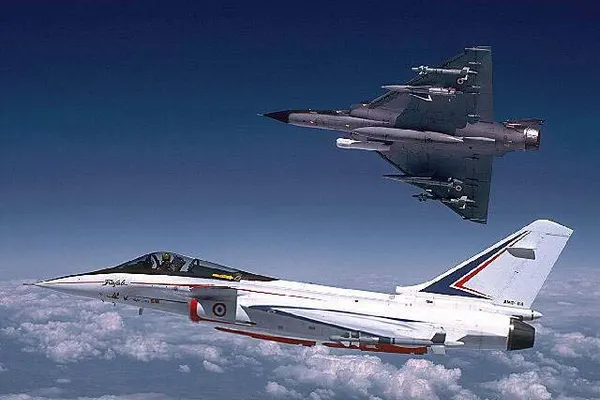 Incident militar în Marea Neagră. Rușii au interceptat avioane NATO. Moscova spune că nu dorește „o escaladare”
