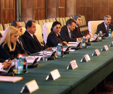 Emil Boc este unul dintre cei mai săraci membri ai Guvernului. Vezi aici declaraţiile de avere ale membrilor Cabinetului Boc