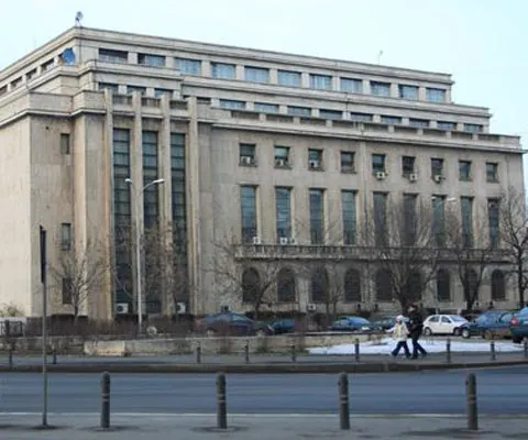 Guvernul vede euro la patru lei şi creştere a PIB de 3,5 la sută în 2009