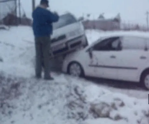 Poleiul provoacă accidente pe drumurile din ţară