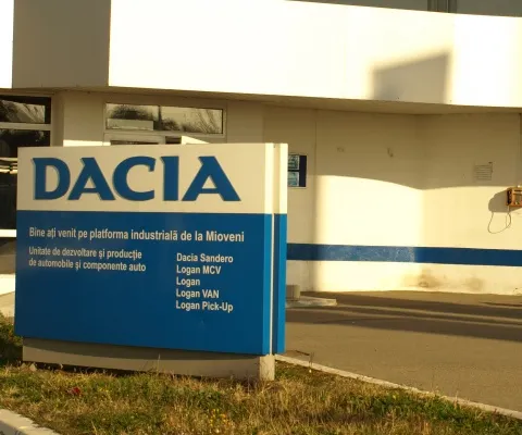 Angajaţii Dacia se pregătesc de proteste