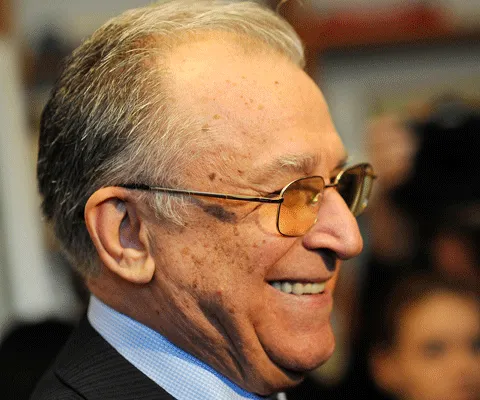 Iliescu şi Năstase fac lobby pentru pensionarii angajaţi