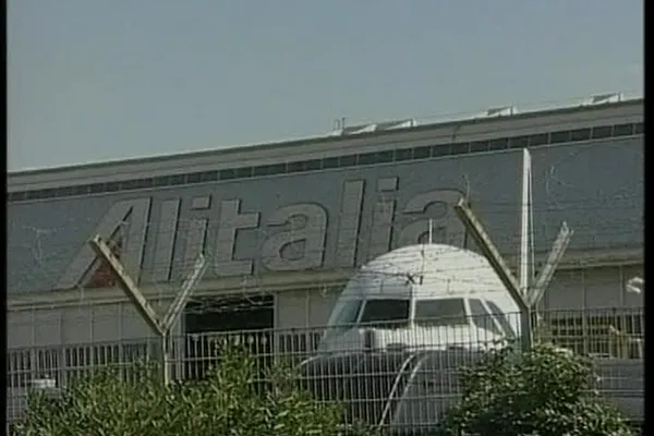 Compania aeriană italiană Alitalia îşi reia activitatea ca operator privat