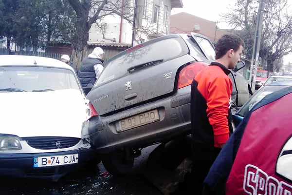 Accident - str. Şoimus cu str. Alunişului
