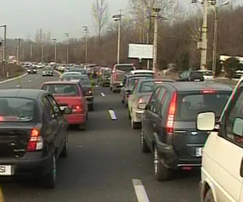 Guvernul nu a luat încă nicio decizie în privinţa taxei auto. Care credeţi că va fi varianta aleasă de Executiv?