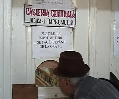Pensionarii din Târgu Mureş se împrumută la CAR pentru a putea achita facturile la întreţinere