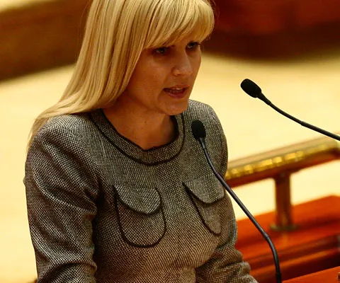 Elena Udrea: Aud străinii vorbind mai frumos despre ţara noastră decât o facem noi înşine. Tu cum vezi România?