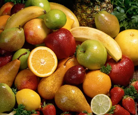 Românii consumă, în mare parte, alimente din import