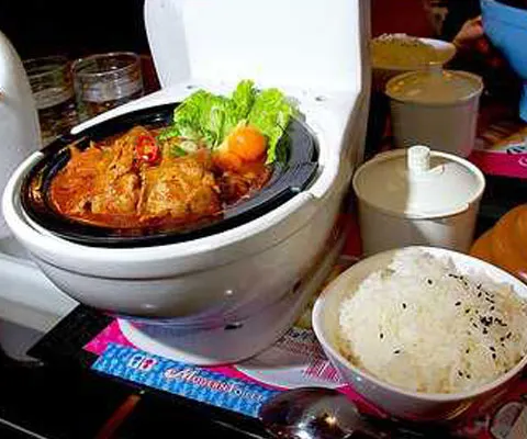 În Taiwan, există restaurante în care clienţii mănâncă din WC - VEZI GALERIE FOTO