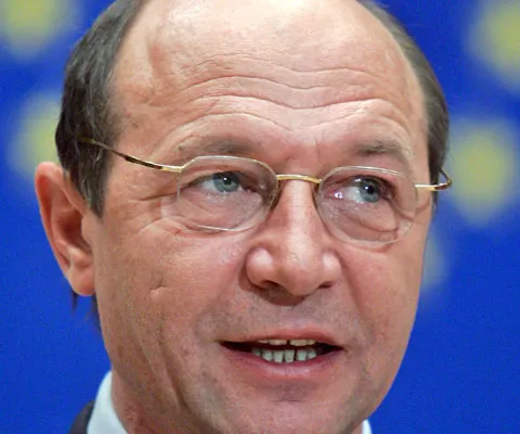 Traian Băsescu i-a avertizat pe miniştri că perioada de graţie a Guvernului se opreşte la buget