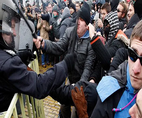 Protestele violente se extind în Europa de Est