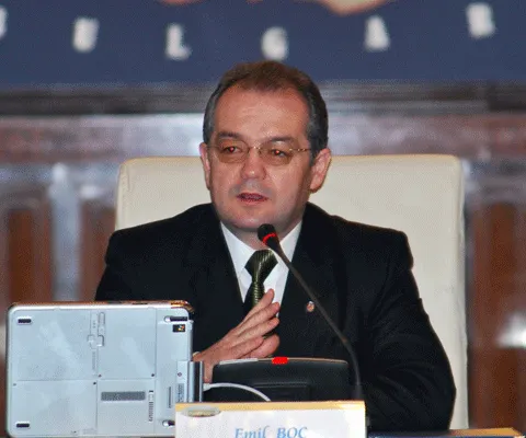 Emil Boc: Salariile şi pensiile vor creşte cu 5% în 2009