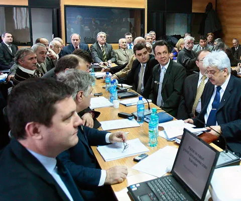 Sindicatele au cerut Guvernului Boc să amâne adoptarea bugetului pe motiv că proeictul este incomplet