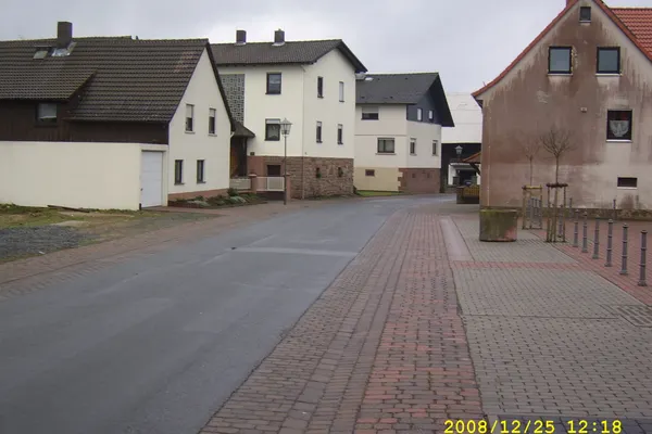 O strada din Germania şi o stradă din România