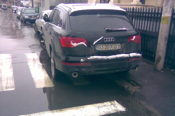 Parcat pe trecerea de pietoni
