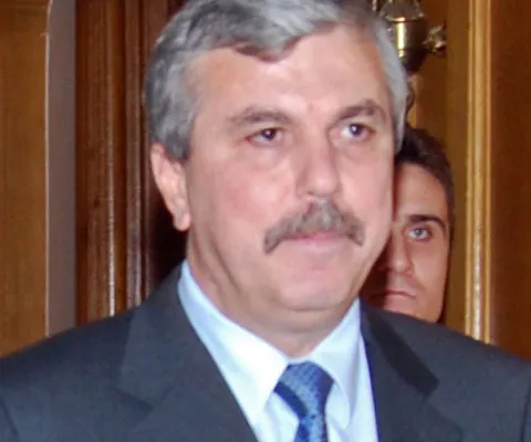 Guvernul a cerut şedinţă comună în Parlament pentru ca Dan Nica să poată ocupa două funcţii guvernamentale