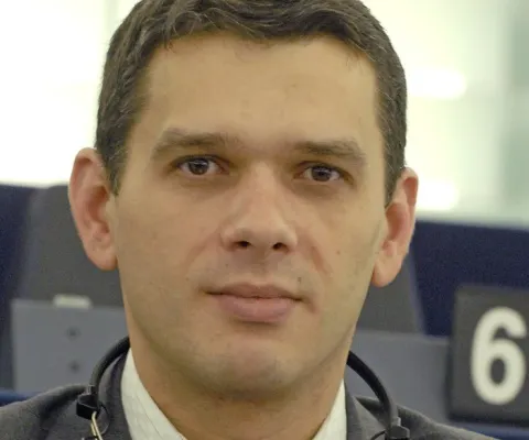 Purtătorul de cuvânt al Guvernului a fost implicat într-o altercaţie