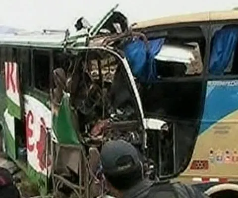 32 de morţi şi 79 de răniţi în două accidente rutiere în Peru