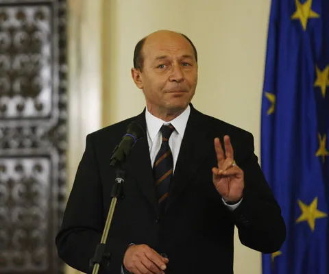 Băsescu: Sunt politicieni UDMR care s-au folosit de instituţiile descentralizate ca de propriile moşii. Cum comentaţi?