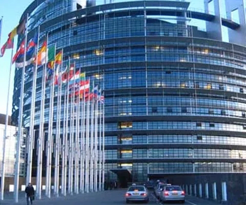 Un hoţ îndrăzneţ a comis un jaf armat într-o bancă din Parlamentul European